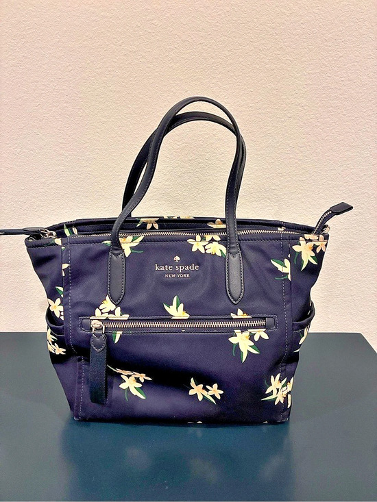 kate spade Handbags - Kate Spade Floral hand shoulder bag Navy Blue & Yellow flowers zipper strap